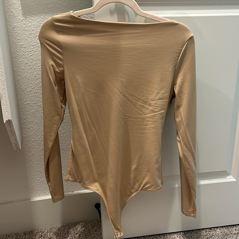 abercrombie beige long sleeve bodysuit - size medium